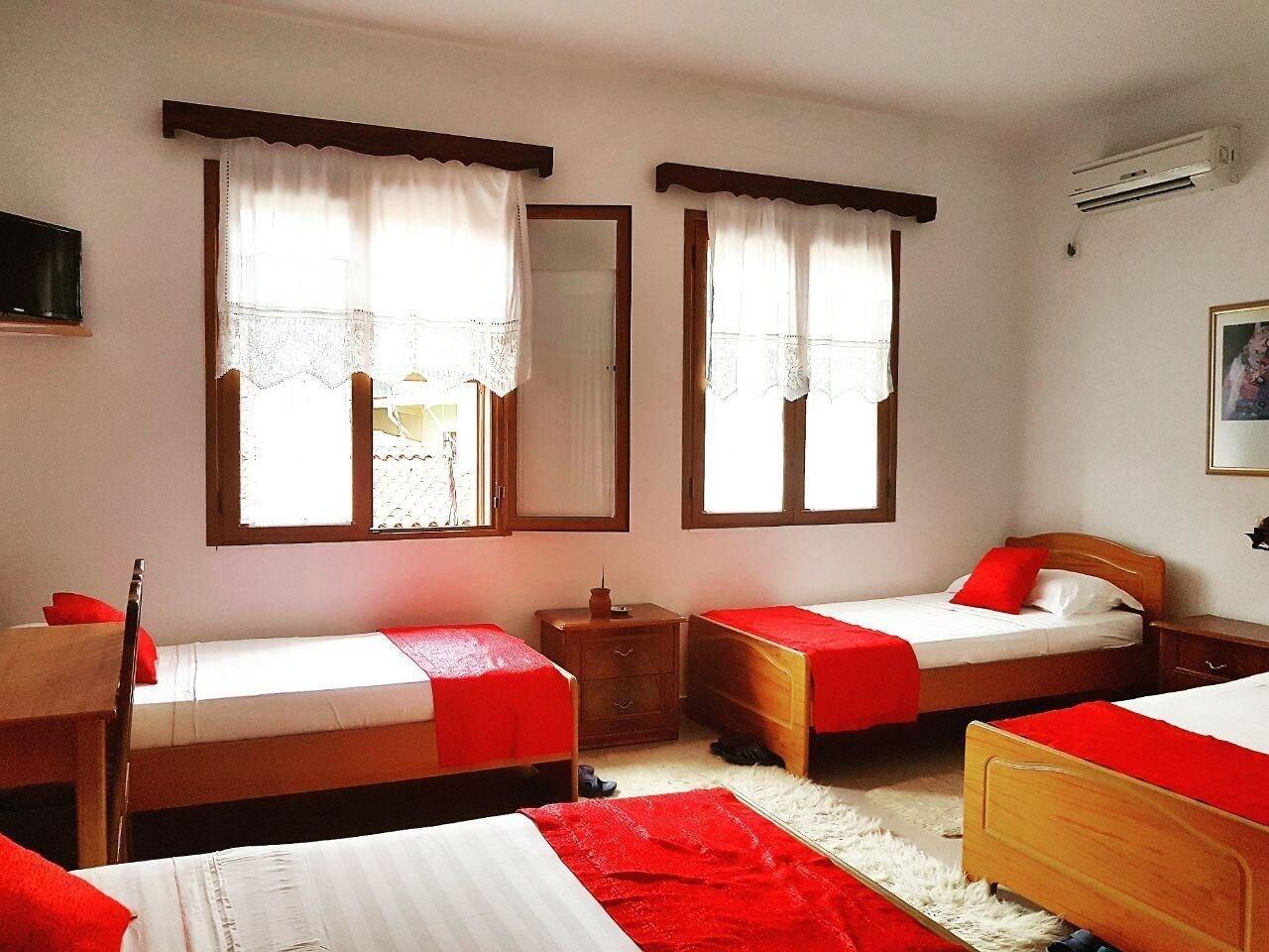Hotel Berati Экстерьер фото